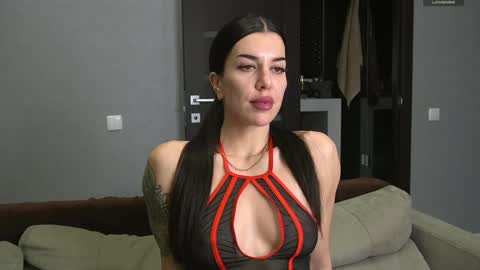 Snapshot of brunette_from_the_moon chatting on December 22, 8:03 pm Alice online show from December 22, 8:03 pm