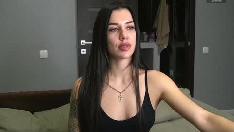 Snapshot of brunette_from_the_moon chatting on December 29, 9:30 pm Alice online show from December 29, 9:30 pm