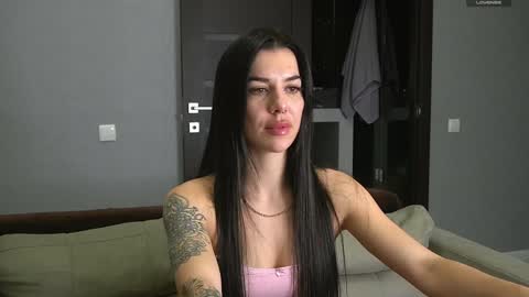 Snapshot of brunette_from_the_moon chatting on January 5, 11:55 pm Alice online show from January 5, 11:55 pm