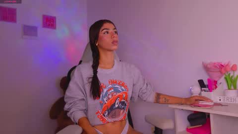 SARAH  online show from January 17, 5:45 am