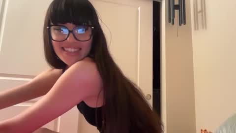 brunettefantasy4848 online show from April 10, 4:17 am
