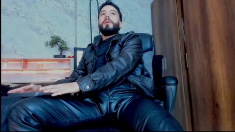 Andres Suarez online show from March 2, 7:02 pm