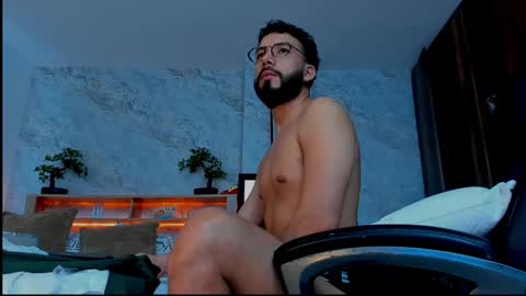 Andres Suarez online show from March 9, 8:10 pm