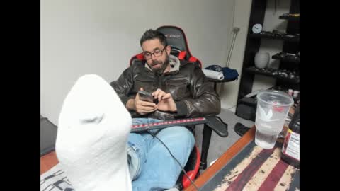 Snapshot of brutalmaster1983 chatting on December 21, 6:09 am BRUTALMASTER1983 online show from December 21, 6:09 am