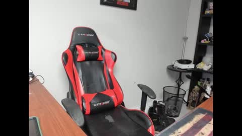 Snapshot of brutalmaster1983 chatting on November 18, 6:56 pm BRUTALMASTER1983 online show from November 18, 6:56 pm