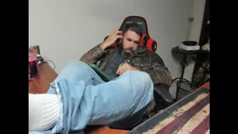 Snapshot of brutalmaster1983 chatting on November 25, 7:52 am BRUTALMASTER1983 online show from November 25, 7:52 am