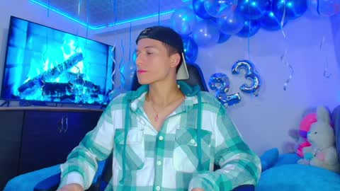 BRYAM INDEPENDENT MODEL online show from January 11, 1:16 am