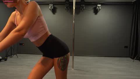 Snapshot of bubble__gum_ chatting on November 15, 8:05 pm Bubble gum online show from November 15, 8:05 pm