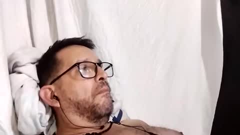 Snapshot of buchs32 chatting on October 30, 6:04 am buchs32 online show from October 30, 6:04 am