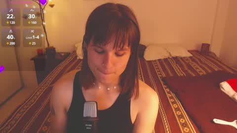 Snapshot of buckwheat_queen chatting on December 23, 12:25 am Mira online show from December 23, 12:25 am