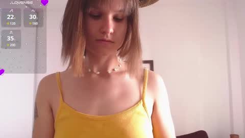 Snapshot of buckwheat_queen chatting on February 18, 12:39 pm Mira online show from February 18, 12:39 pm