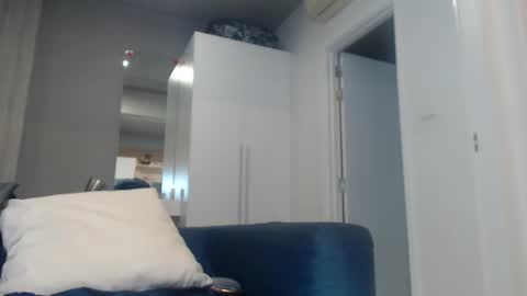 Snapshot of buddiup2 chatting on January 1, 1:37 pm buddiup2 online show from January 1, 1:37 pm