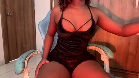 Snapshot of bunny_secrets chatting on December 4, 7:11 pm Isa online show from December 4, 7:11 pm