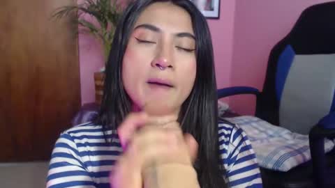 Snapshot of bunnyemilyr0s33 chatting on December 5, 4:14 pm bunnyEmilyR0s33 online show from December 5, 4:14 pm