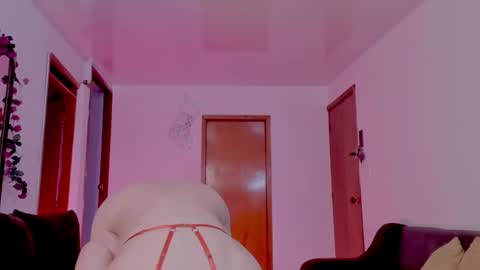 Snapshot of burbuja_cosmic chatting on December 2, 12:52 am Im Val Welcome to my room My instagram Bubble cosmic online show from December 2, 12:52 am