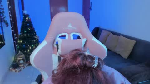 Snapshot of burbuja_cosmic chatting on December 13, 3:38 am Im Val Welcome to my room My instagram Bubble cosmic online show from December 13, 3:38 am