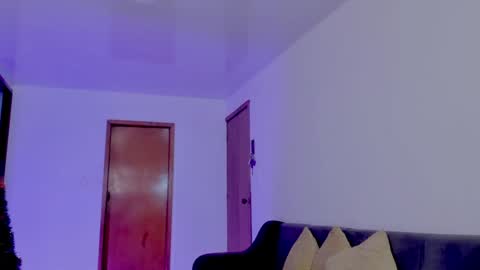 Snapshot of burbuja_cosmic chatting on December 21, 1:15 am Im Val Welcome to my room My instagram Bubble cosmic online show from December 21, 1:15 am