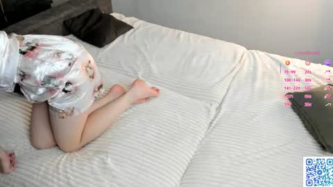 Snapshot of burnletitallburn chatting on March 12, 1:25 am Jessica online show from March 12, 1:25 am