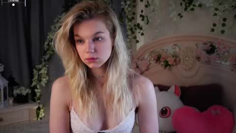 Snapshot of burnletitallburn chatting on November 3, 2:18 pm Jessica online show from November 3, 2:18 pm