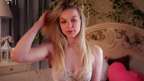 Snapshot of burnletitallburn chatting on November 11, 3:23 pm Jessica online show from November 11, 3:23 pm