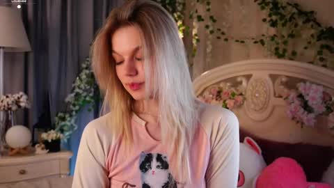 Snapshot of burnletitallburn chatting on November 13, 2:16 pm Jessica online show from November 13, 2:16 pm