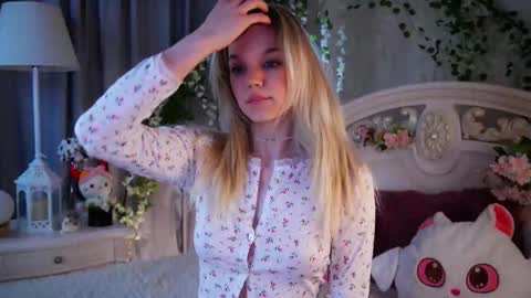 Snapshot of burnletitallburn chatting on November 24, 2:28 pm Jessica online show from November 24, 2:28 pm