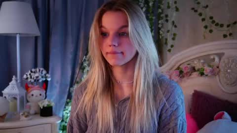 Snapshot of burnletitallburn chatting on December 1, 2:33 pm Jessica online show from December 1, 2:33 pm