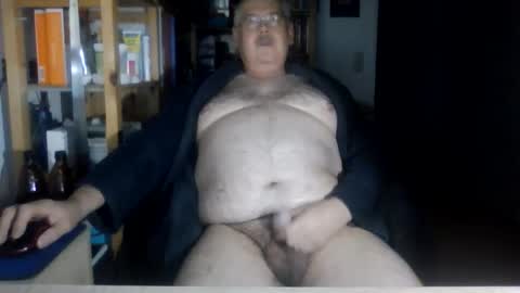 Snapshot of busibaer666 chatting on December 2, 1:44 am busi online show from December 2, 1:44 am