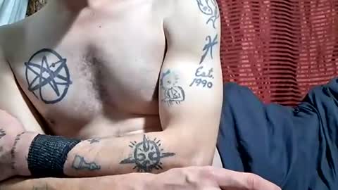 Snapshot of buster18hymen chatting on October 30, 10:27 am Buster18Hymen online show from October 30, 10:27 am