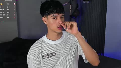 Snapshot of busterspinter chatting on December 4, 6:44 am Buster independent model online show from December 4, 6:44 am