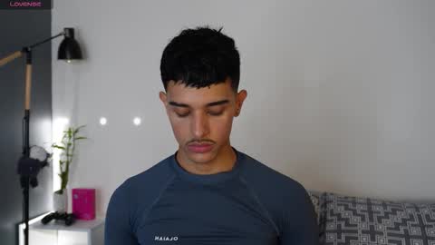 Snapshot of busterspinter chatting on October 19, 9:15 pm Buster independent model online show from October 19, 9:15 pm