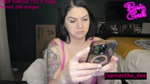 Snapshot of busty_geek48 chatting on December 4, 3:38 am Samantha Dee online show from December 4, 3:38 am