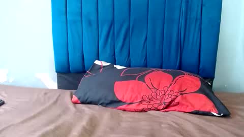 Snapshot of bustynolimit82 chatting on December 20, 9:27 am BustyNolimit82 online show from December 20, 9:27 am