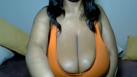 bustytessa37 online show from June 5, 4:41 am
