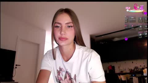 Snapshot of butterflys_ chatting on February 22, 6:06 pm Lauren online show from February 22, 6:06 pm