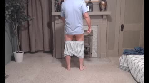 Snapshot of buttnakedfun954737 chatting on February 18, 10:38 am Miles online show from February 18, 10:38 am