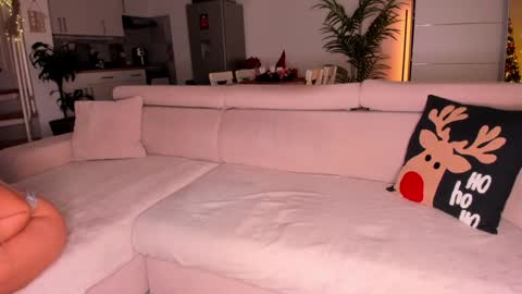 Snapshot of buyyourticketplease chatting on December 13, 9:41 pm Nicolah Steven Bond online show from December 13, 9:41 pm