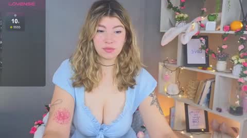 Snapshot of byteblush chatting on December 5, 8:00 am Kira online show from December 5, 8:00 am