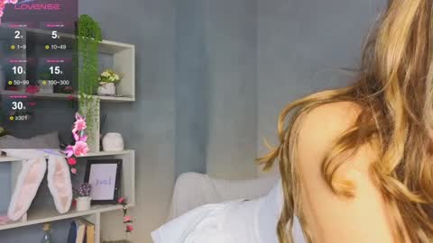 Snapshot of byteblush chatting on January 18, 8:20 am Kira online show from January 18, 8:20 am