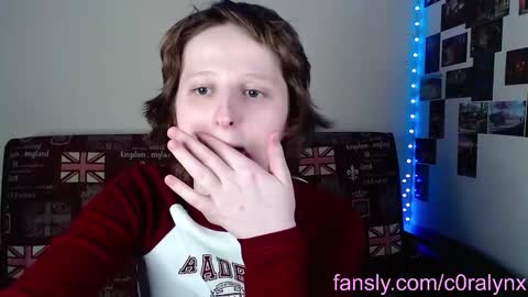 Snapshot of c0ralynx chatting on February 13, 2:01 am C0ralynx online show from February 13, 2:01 am