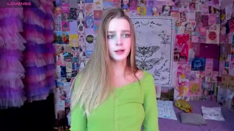 Snapshot of caaandy_girl chatting on October 17, 1:46 pm Emily  online show from October 17, 1:46 pm