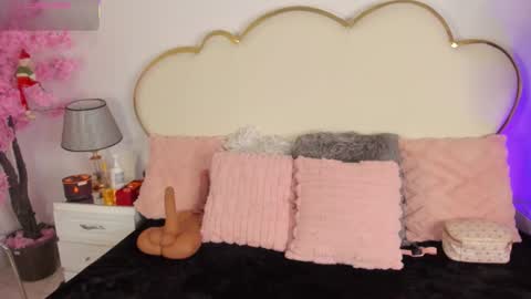 Snapshot of cahitlinbel chatting on December 23, 6:00 am Cahitlin online show from December 23, 6:00 am