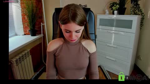 caitlin_c online show from October 12, 7:29 am