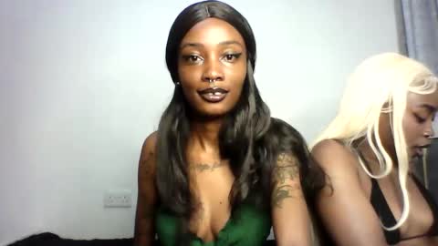 Snapshot of calin_3 chatting on October 4, 6:00 am calin online show from October 4, 6:00 am