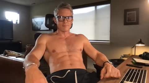 Snapshot of calirsedmo chatting on November 2, 8:33 pm calirsedmo online show from November 2, 8:33 pm