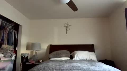 Snapshot of calishop1 chatting on December 7, 5:20 pm calishop1 online show from December 7, 5:20 pm