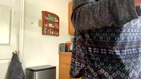 Snapshot of calishop1 chatting on December 13, 6:38 pm calishop1 online show from December 13, 6:38 pm