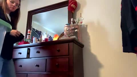 Snapshot of calishop1 chatting on February 19, 6:43 pm calishop1 online show from February 19, 6:43 pm