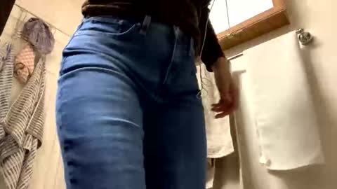 Snapshot of calishop1 chatting on November 8, 4:23 am calishop1 online show from November 8, 4:23 am