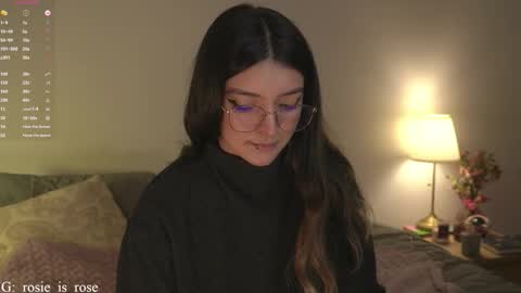 Snapshot of call_me_rosie chatting on October 1, 4:40 am online show from October 1, 4:40 am